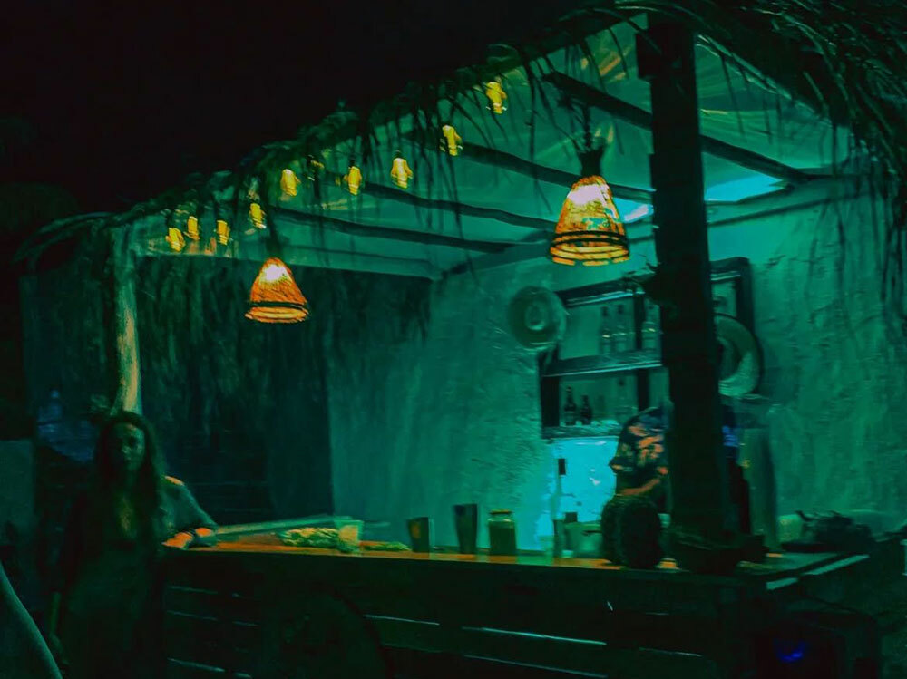 imagen de noche de la barra interna